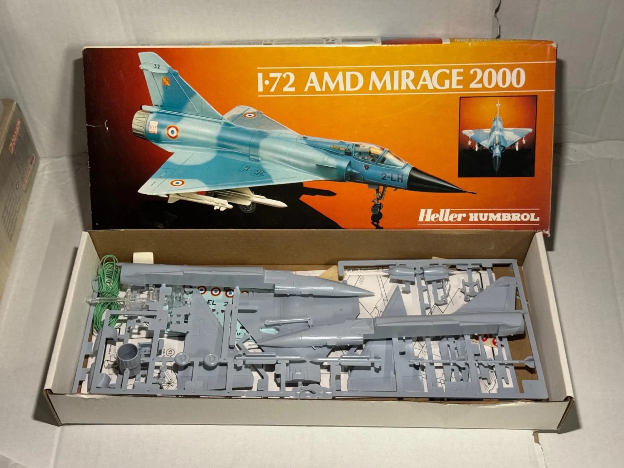 Heller 1:72 Dassault Mirage 2000 (AMD Mirage 2000) Aircraft Model Kit Armée de l'Air 80354, photo 1