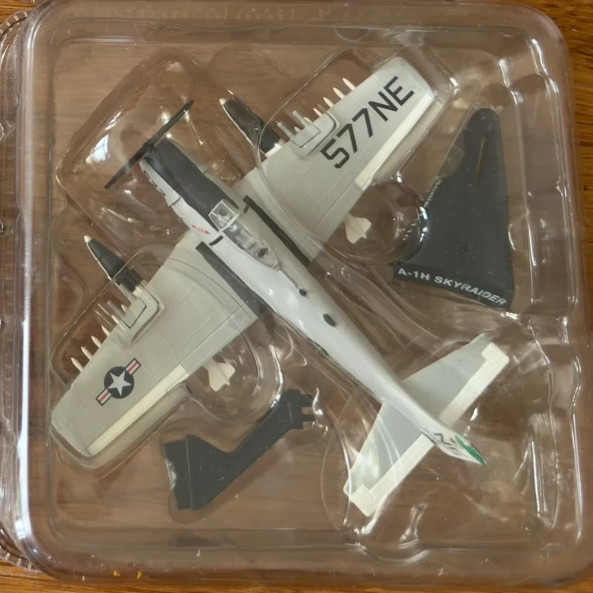 Del Prado 1/110 Douglas A-1H Skyraider US Navy Diecast Model, photo 1