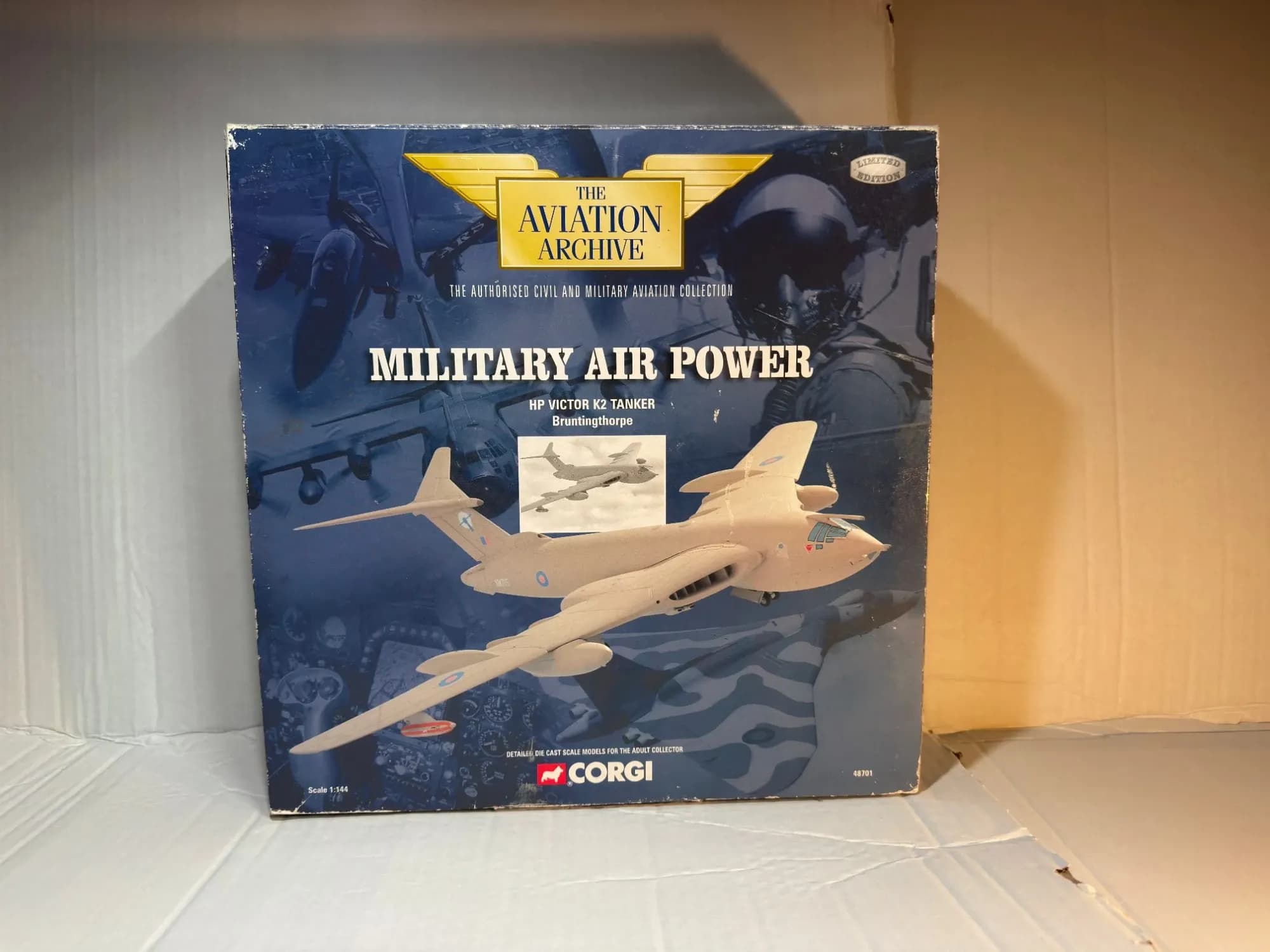 Corgi 1:144 Victor Diecast Royal Air Force AA48701, photo 1