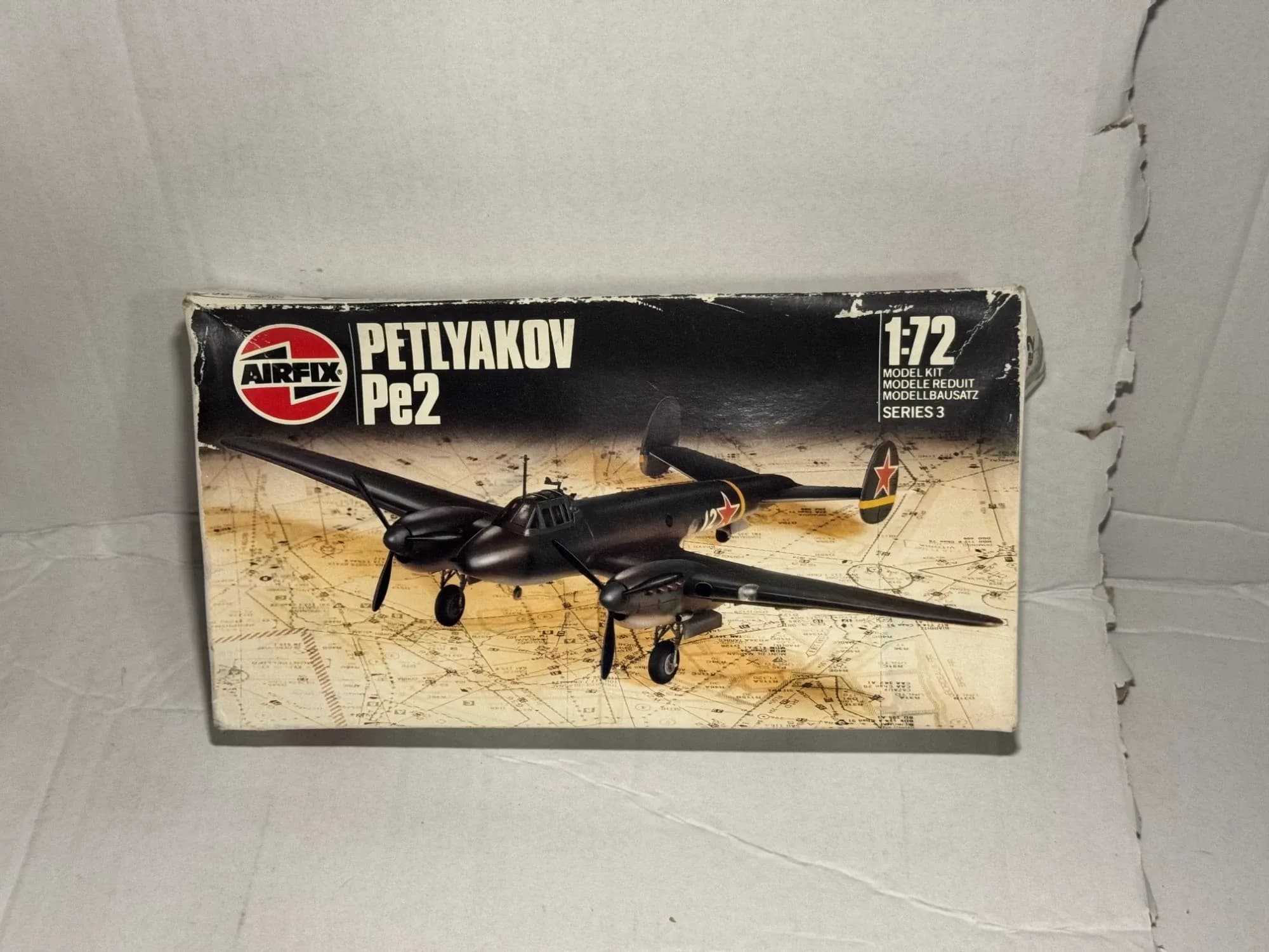 Airfix 1:72 Petlyakov Pe-2 Model Kit Russian Air Force / Soviet Air Force 03034, photo 1