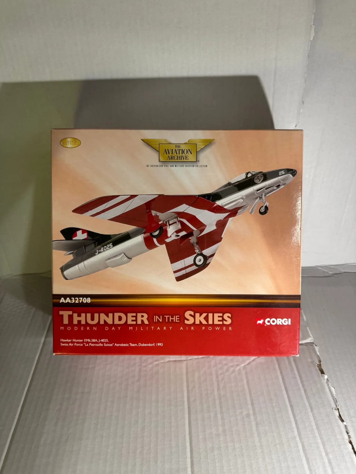 Corgi 1:72 Hawker Hunter FR.Mk 58 Diecast Swiss Air Force AA32708, photo 1
