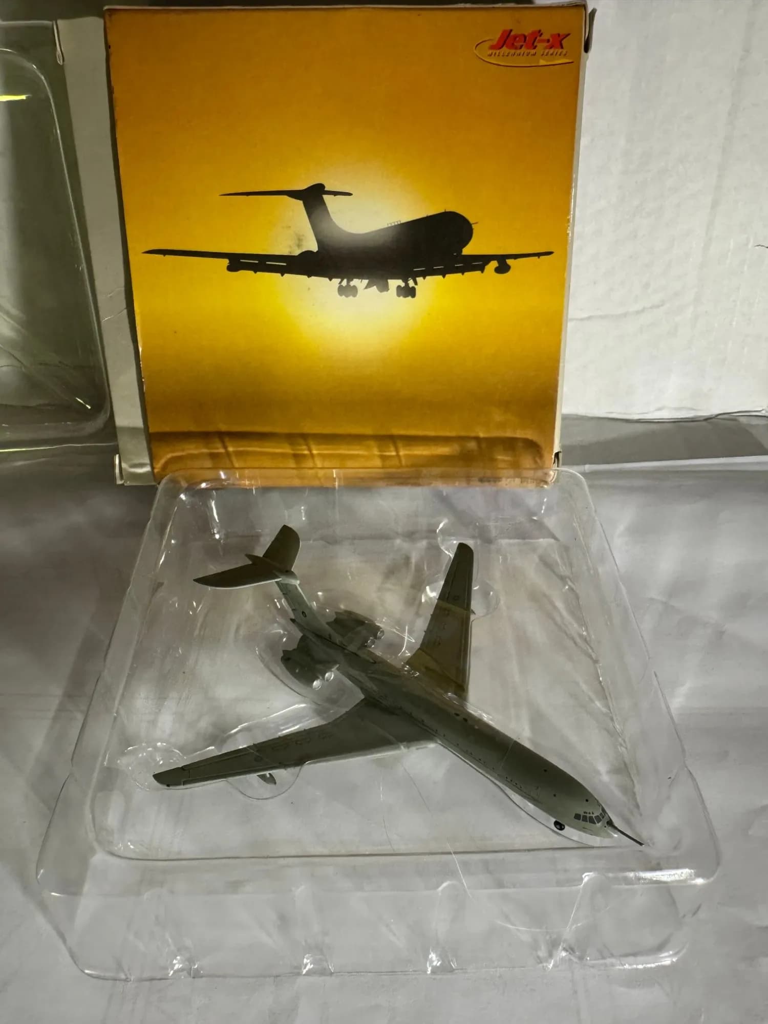 Jet-X 1:400 Vickers VC-10 K2 Diecast Royal Air Force JX405, photo 1