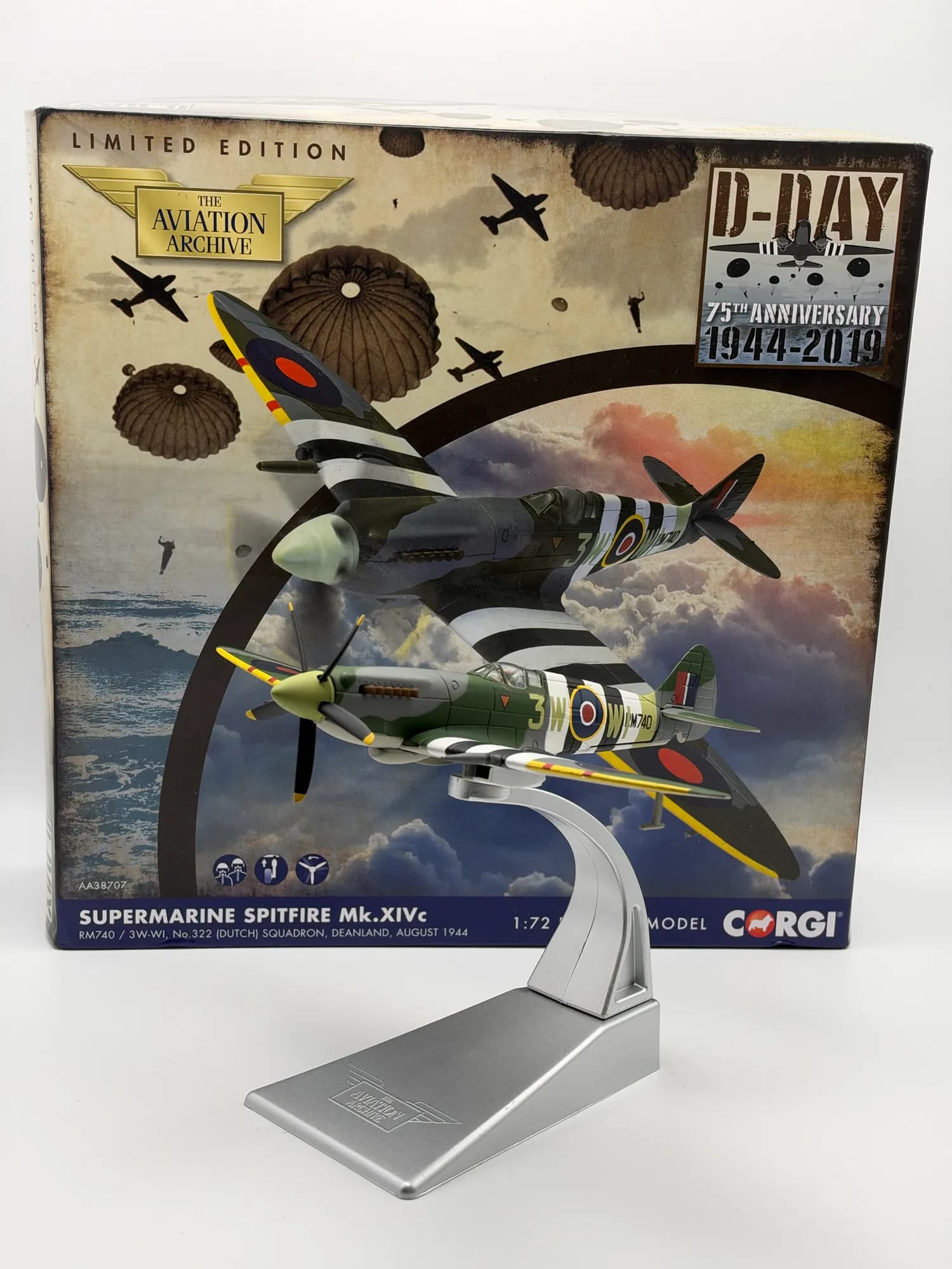 Corgi 1:72 Dutch Squadron Supermarine Spitfire Mk XIV Diecast Royal Air Force AA38707