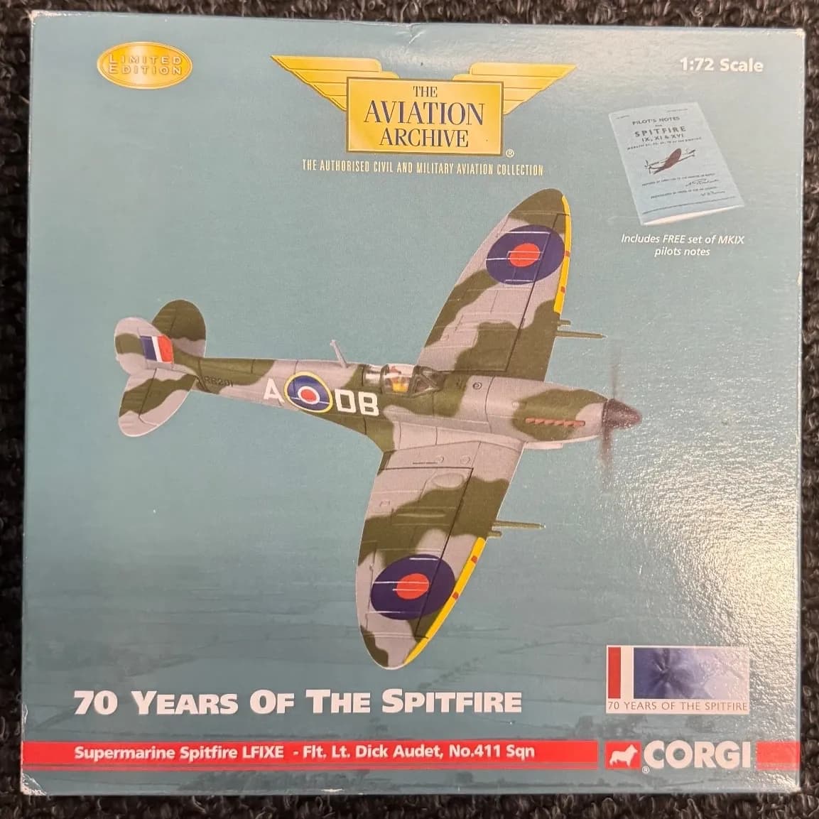 Corgi 1:72 Spitfire Diecast Royal Air Force AA31925, photo 1